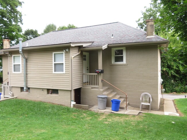 214 1/2 Brown Ave, Unit Apt. 1