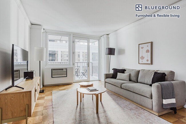 230 W 55th St