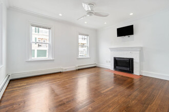 16 Houghton St, Unit 1 in Boston, MA - Building Photo - Building Photo