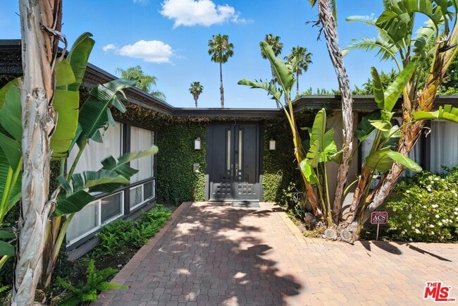 5139 Collett Ave in Los Angeles, CA - Foto de edificio - Building Photo