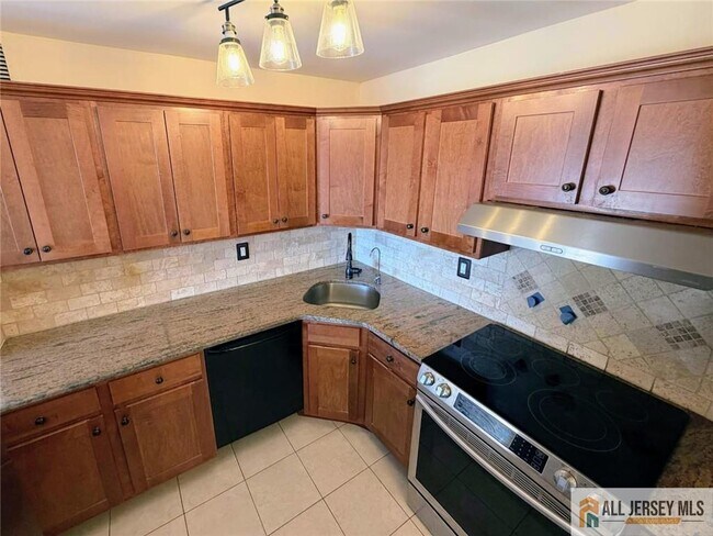 770 Anderson Ave in Cliffside Park, NJ - Building Photo - Building Photo