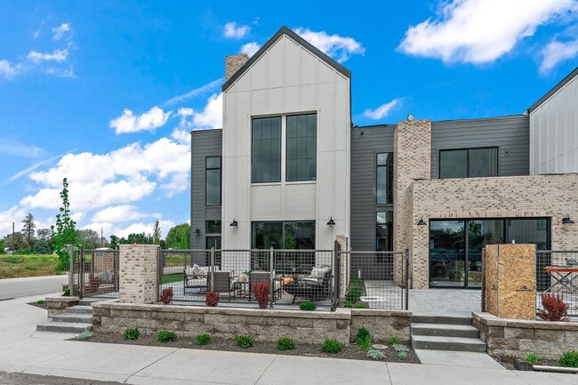 property at 2500 W Iron Coop St