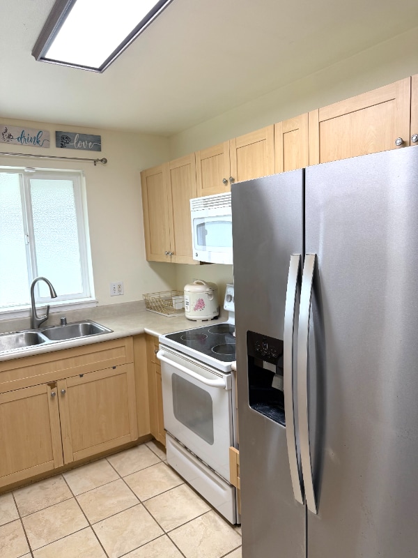 647 Meakanu Ln in Wailuku, HI - Foto de edificio - Building Photo