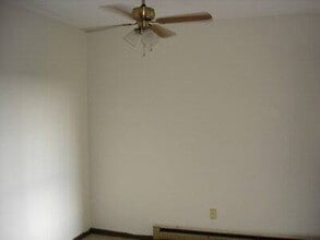 2108 Ashland St in Louisville, OH - Building Photo - Building Photo