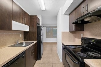 13 S Royal Poinciana Blvd in Miami Springs, FL - Building Photo - Building Photo