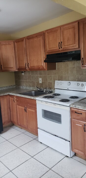 716 SW 9th St, Unit 1 in Dania Beach, FL - Building Photo