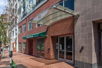 450 J St, Unit 7091 in San Diego, CA - Foto de edificio - Building Photo