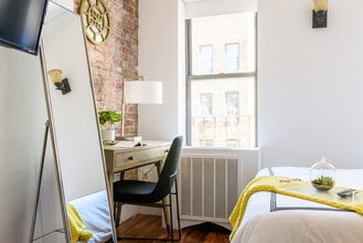 241 E 24th St in New York, NY - Building Photo - Building Photo