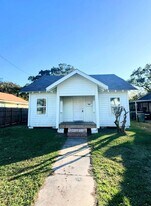 160 E Elgie St in Beaumont, TX - Building Photo