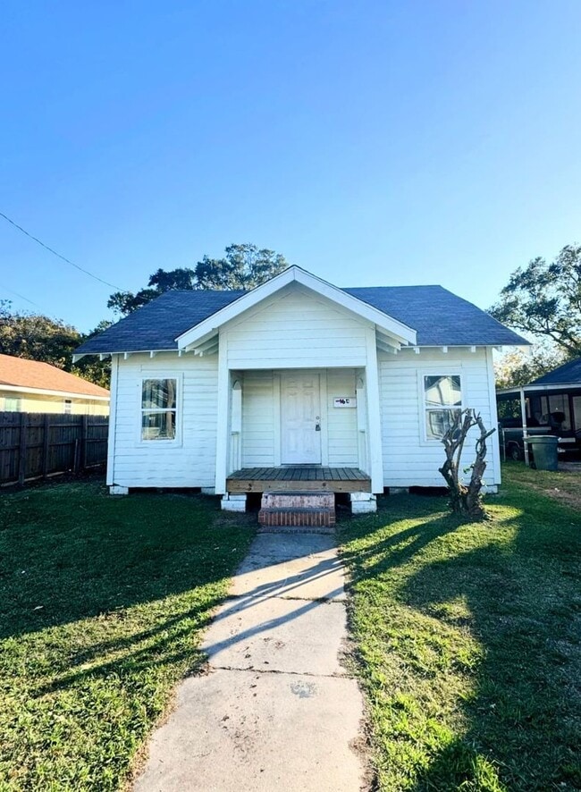 property at 160 E Elgie St