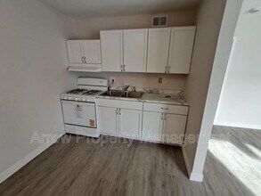 1416 Oakland Rd NE in Cedar Rapids, IA - Foto de edificio - Building Photo