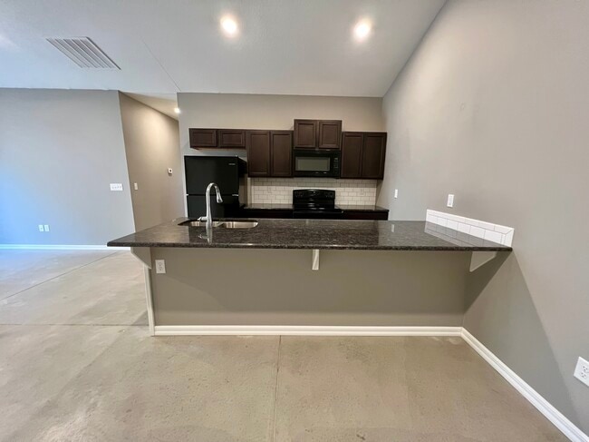 4801 N Hillside Ct in Wichita, KS - Building Photo - Building Photo