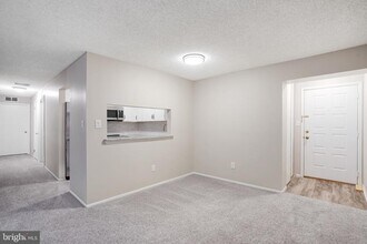 4420B Aberdeen Dr in Mount Laurel, NJ - Building Photo - Building Photo
