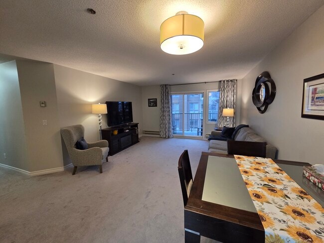 6 Niagara St in Grimsby, ON - Building Photo - Building Photo