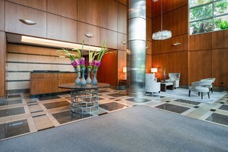 201 N Westshore Dr, Unit 08 in Chicago, IL - Foto de edificio - Building Photo