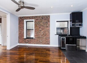 434 W 52nd St, Unit 14 in New York, NY - Building Photo - Building Photo