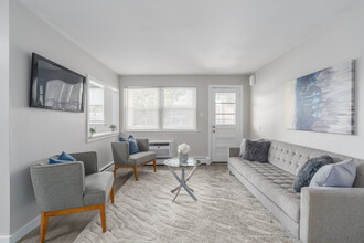 Allen Gardens Apartments in Allentown, PA - Building Photo - Interior Photo