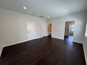 374 41st St, Unit 4 in Oakland, CA - Building Photo - Building Photo