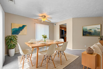 Wildewood Commons in Ralston, NE - Foto de edificio - Building Photo