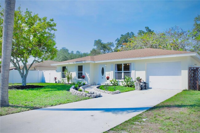 5831 Whistlewood Cir in Sarasota, FL - Building Photo - Building Photo