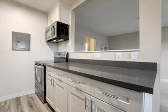 Miramar in Santa Clara, CA - Foto de edificio - Interior Photo