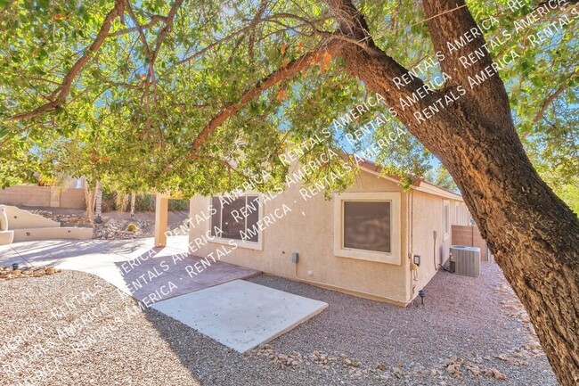 2535 E Petroglyph Ln in Oro Valley, AZ - Foto de edificio - Building Photo