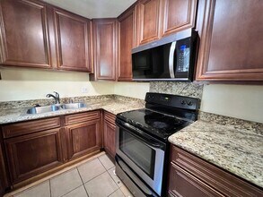 7750 Stalmer in San Diego, CA - Building Photo - Building Photo