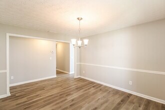 75 Shadowbrooke Cir SW in Loganville, GA - Foto de edificio - Building Photo