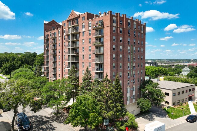 Kenwood Gables in Minneapolis, MN - Foto de edificio - Building Photo