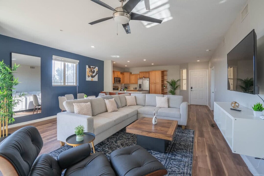 1275 E University Dr in Tempe, AZ - Building Photo