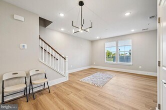 2506 W Peninsula Dr in Baltimore, MD - Building Photo - Building Photo