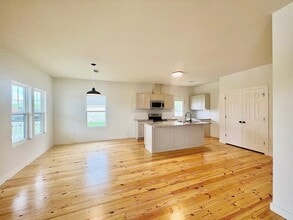 228 N Dixie St in Brenham, TX - Foto de edificio - Building Photo