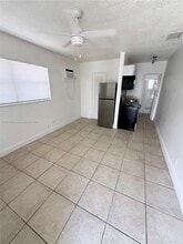241 SE Park St in Dania Beach, FL - Building Photo - Building Photo