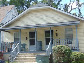 1107 Oak St in Columbia, SC - Foto de edificio - Building Photo