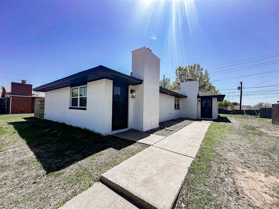 4710 NW Motif Manor Blvd in Lawton, OK - Building Photo