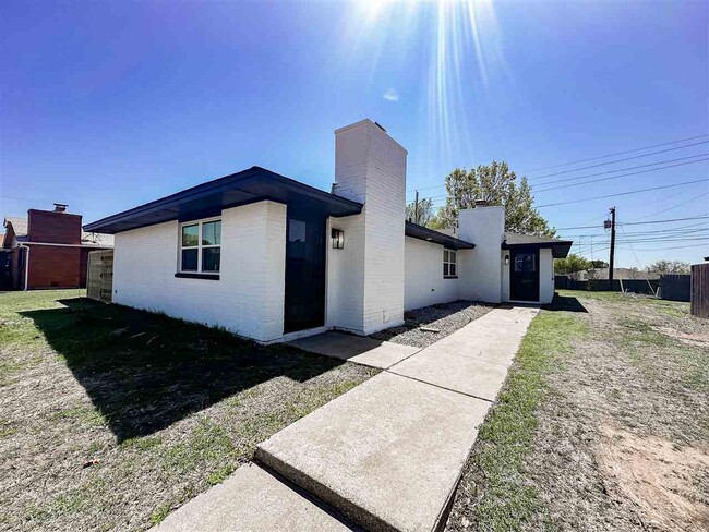 property at 4710 NW Motif Manor Blvd