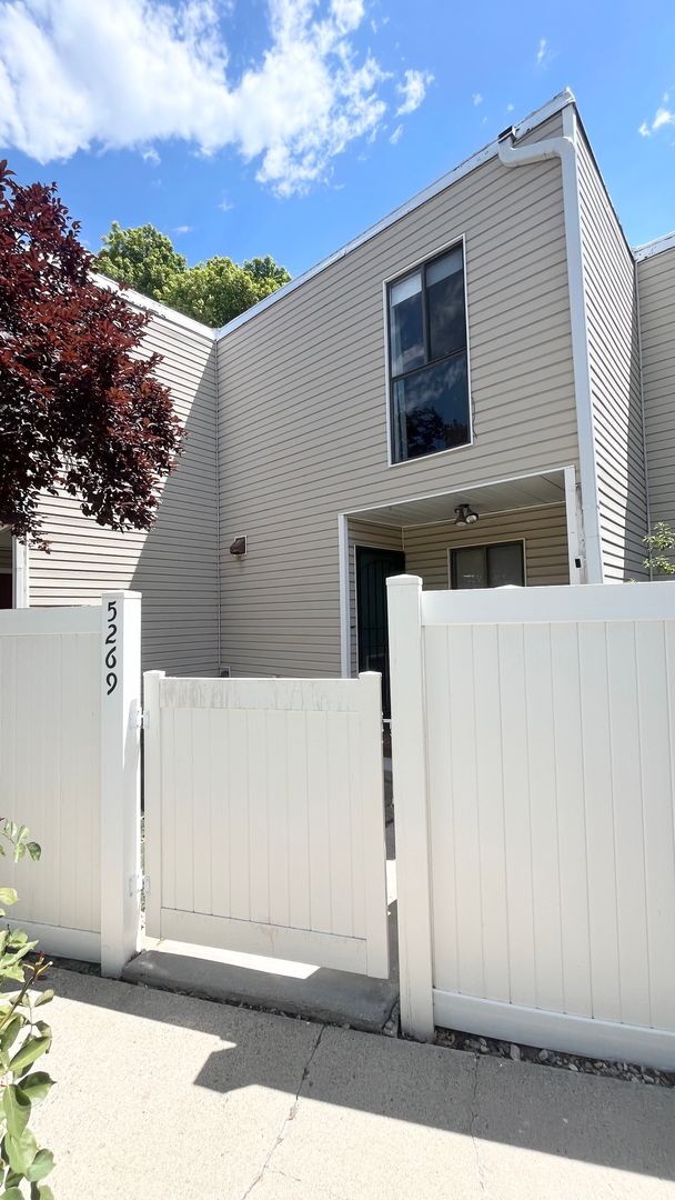 property at 5269 S Rome Beauty Pk
