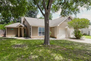 1302 Danbury Sq, Unit #D in Austin, TX - Building Photo