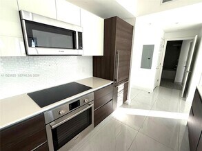 301 Altara Ave, Unit 533 in Coral Gables, FL - Foto de edificio - Building Photo