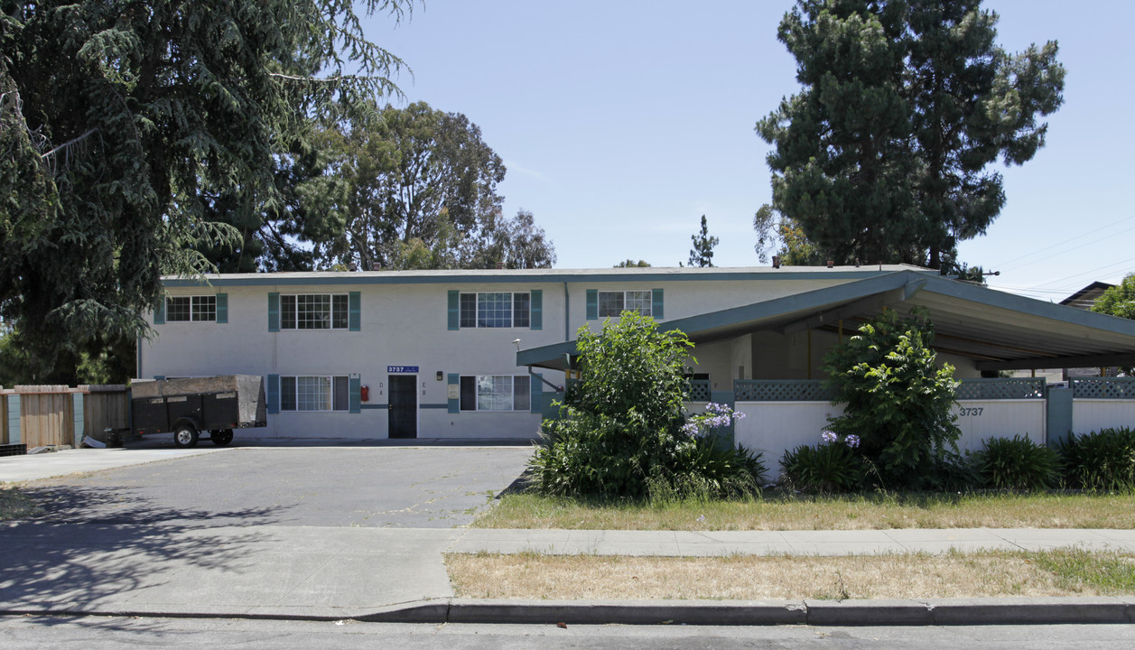 3737 Almond Ave in Fremont, CA - Foto de edificio