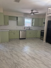 205 Lackey St in Cuero, TX - Building Photo - Building Photo