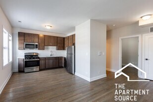 3407 W Fullerton Ave, Unit 2D in Chicago, IL - Building Photo