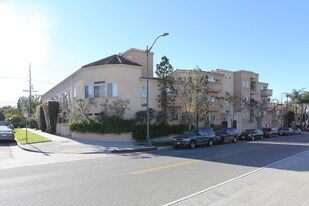 The Courtyard in West Homes in Los Angeles, CA - Building Photo