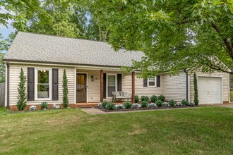 2812 Olde Whitehall Rd in Charlotte, NC - Foto de edificio - Building Photo