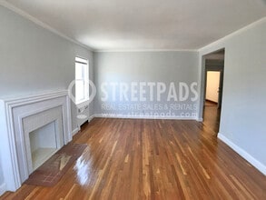 1139 Beacon St, Unit 5 in Brookline, MA - Building Photo - Building Photo