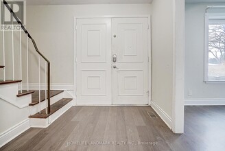 11 Ennismore Pl in Toronto, ON - Building Photo - Building Photo