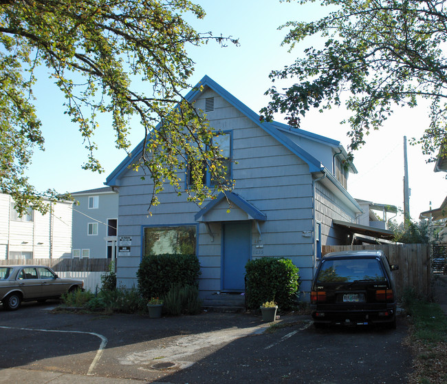 1635-1637 Ferry St in Eugene, OR - Building Photo - Building Photo