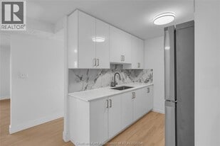 25 Orchard Heights Dr in Chatham, ON - Building Photo