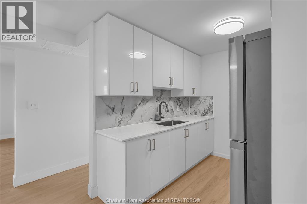 25 Orchard Heights Dr in Chatham, ON - Building Photo