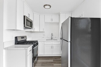 210 E 29th St, Unit 19 in Long Beach, CA - Foto de edificio - Building Photo